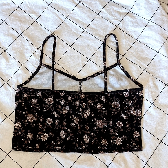 🦋2/$25🦋 Forever 21 floral cropped spaghetti strap top - Picture 2 of 3